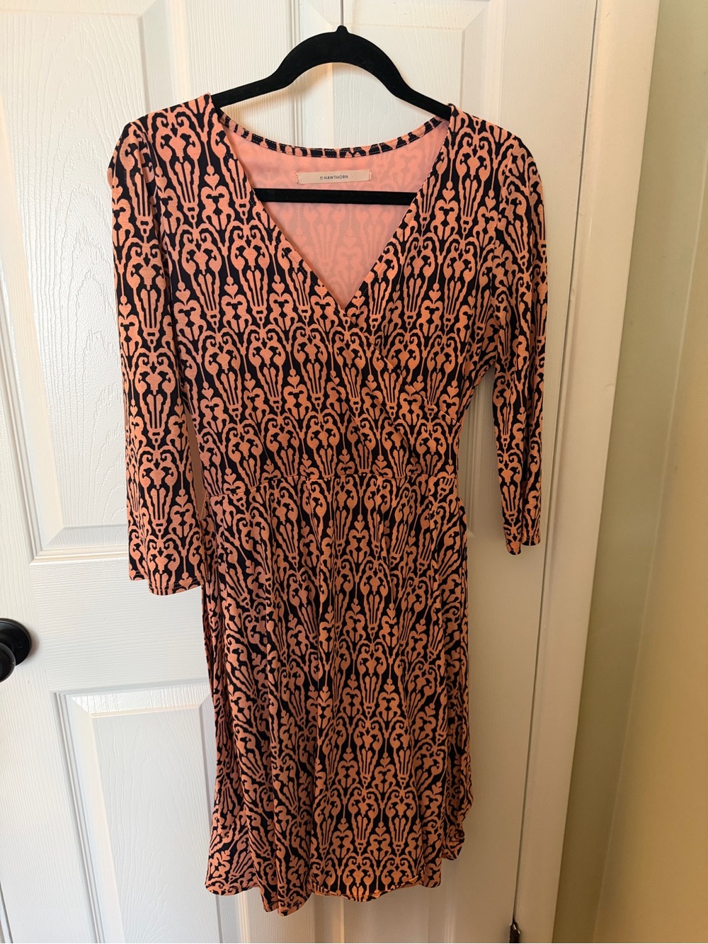 41 Hawthorn Apricot and Navy Patterned V-Neck Faux Wrap Dress sz M